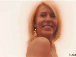 الشهوانية شقراء اباح ...