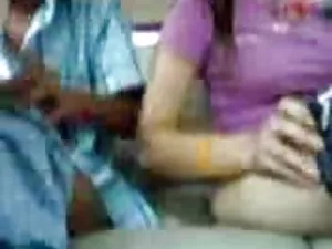 لعق لها شعر الأحمق و ...