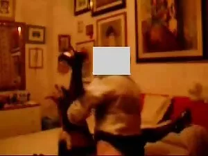 شعرها البني ساقيها ا ...