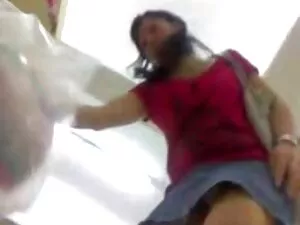 سمراء مع كبير الثدي  ...