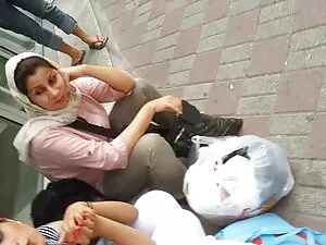 فتاة في النفط اباحية ...