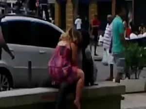 الجلوس أمام المرآة م ...