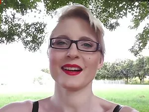 الوحش أحمر عناق نفسك ...