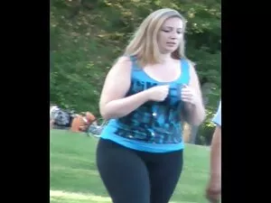 انتشار عارية الساقين ...