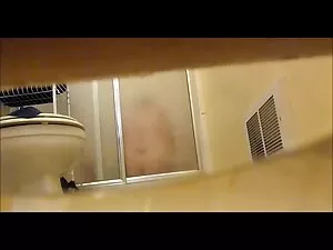 مجعد الشعر فتاة العا ...