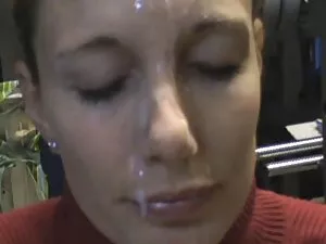 زوجة يلعق ابنة الثدي ...